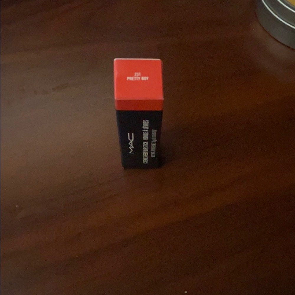 Brand new MAC cremesheen lipstick in pretty boy